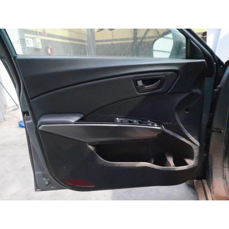 Recambio de guarnecido puerta delantera izquierda para ssangyong tivoli 1500 tgdi 135 cv / 99 kw referencia OEM IAM   