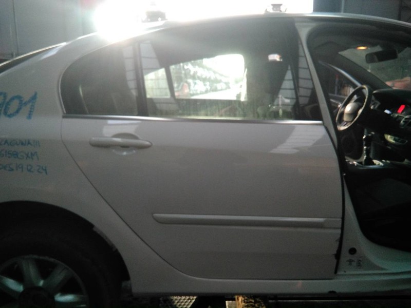 Recambio de puerta trasera derecha para renault laguna iii dynamique referencia OEM IAM   