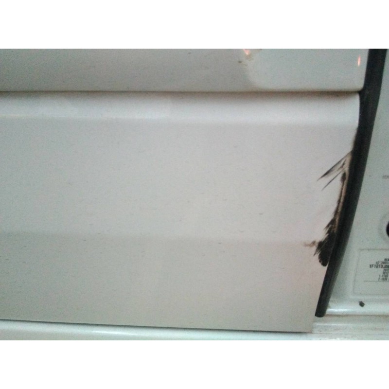 Recambio de puerta trasera derecha para renault laguna iii dynamique referencia OEM IAM   