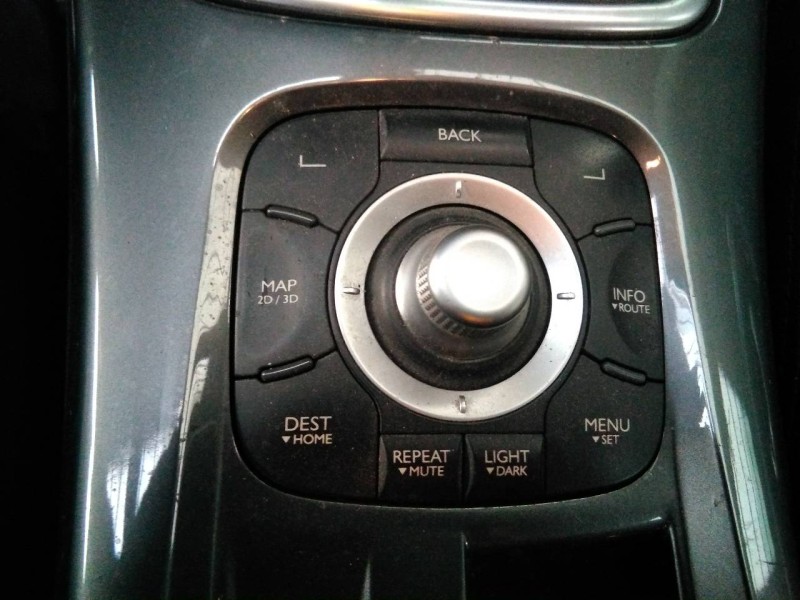 Recambio de pantalla multifuncion para renault laguna iii dynamique referencia OEM IAM   