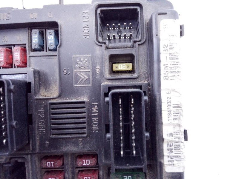 Recambio de caja reles / fusibles para citroen berlingo 1.9 d multivolumen referencia OEM IAM 9640498980  E3-B2-25-3