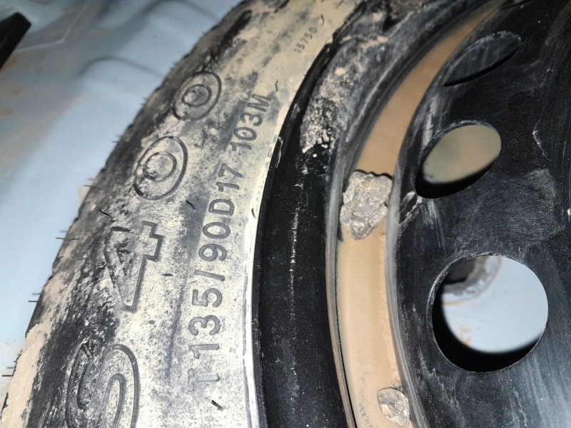 Recambio de neumatico repuesto para kia sportage 1.7 crdi cat referencia OEM IAM T135/90/17  