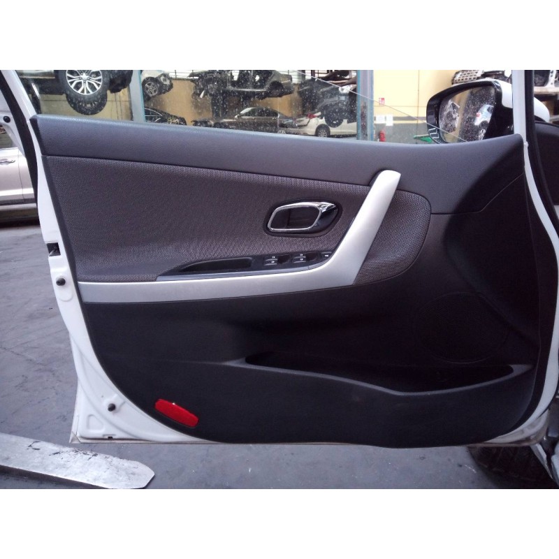 Recambio de guarnecido puerta delantera izquierda para kia cee´d drive referencia OEM IAM   
