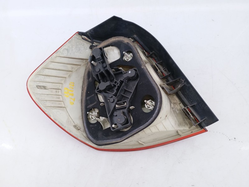 Recambio de piloto trasero derecho para bmw serie 1 berlina (e81/e87) 120d referencia OEM IAM 622450212 3015380000 