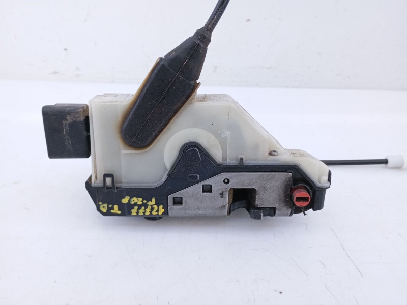 Recambio de cerradura puerta trasera derecha para peugeot 208 active referencia OEM IAM 9812501180  