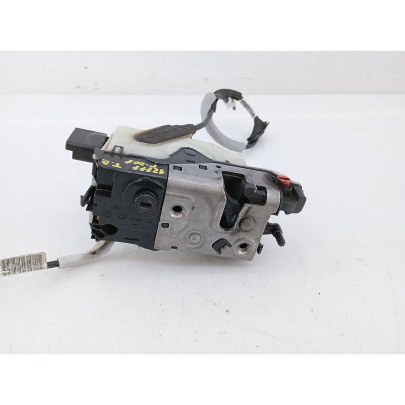 Recambio de cerradura puerta trasera derecha para peugeot 208 active referencia OEM IAM 9812501180  