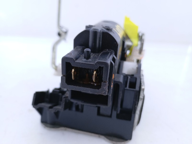 Recambio de cerradura puerta trasera derecha para dacia duster ambience 4x2 referencia OEM IAM   