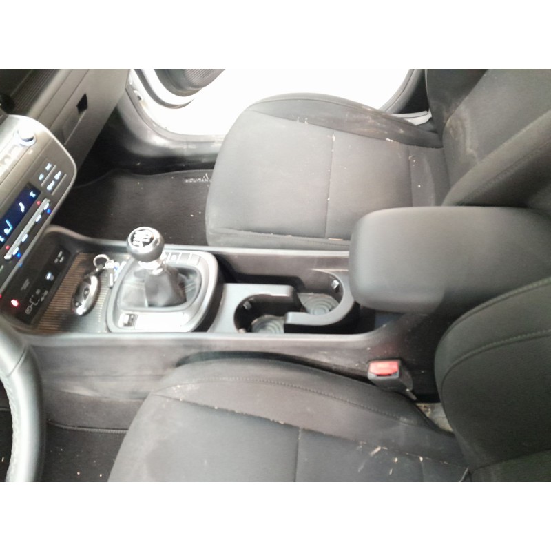 Recambio de consola central para hyundai kona 2 1.0 tgdi referencia OEM IAM   