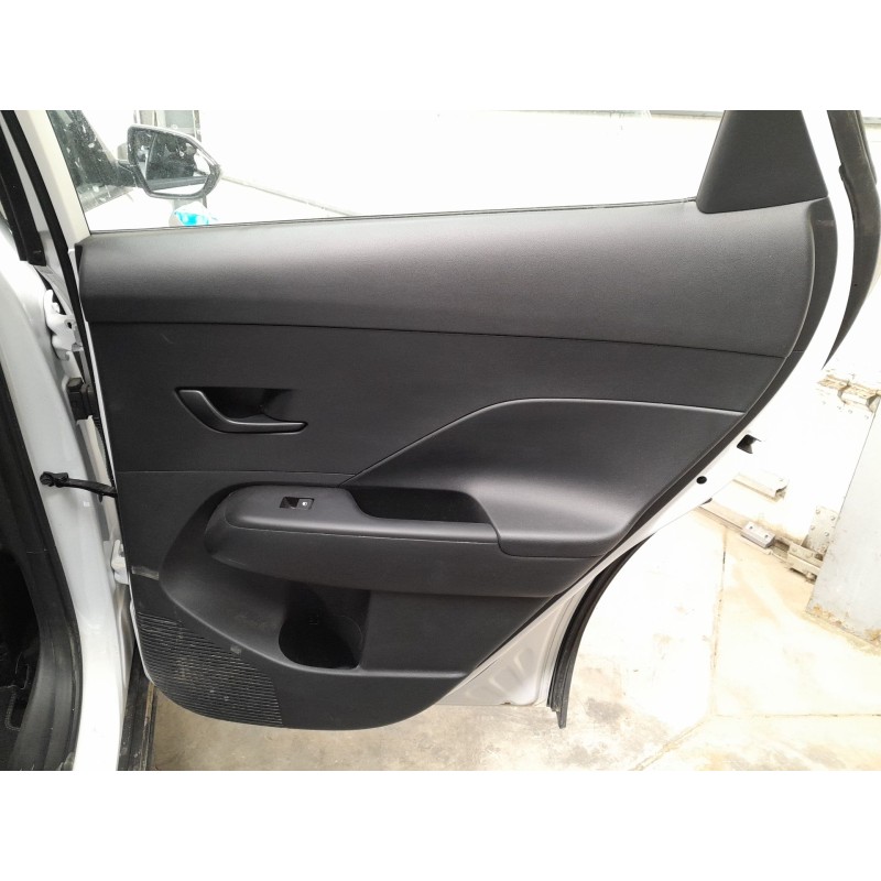 Recambio de guarnecido puerta trasera derecha para hyundai kona 2 1.0 tgdi referencia OEM IAM   