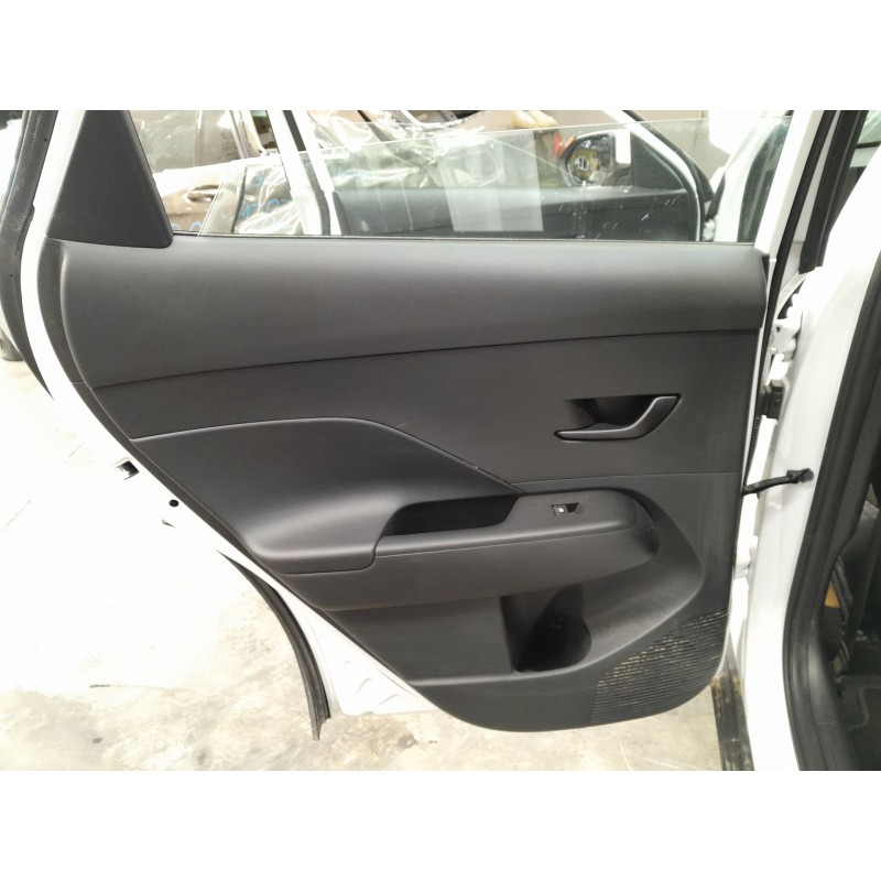 Recambio de guarnecido puerta trasera izquierda para hyundai kona 2 1.0 tgdi referencia OEM IAM   