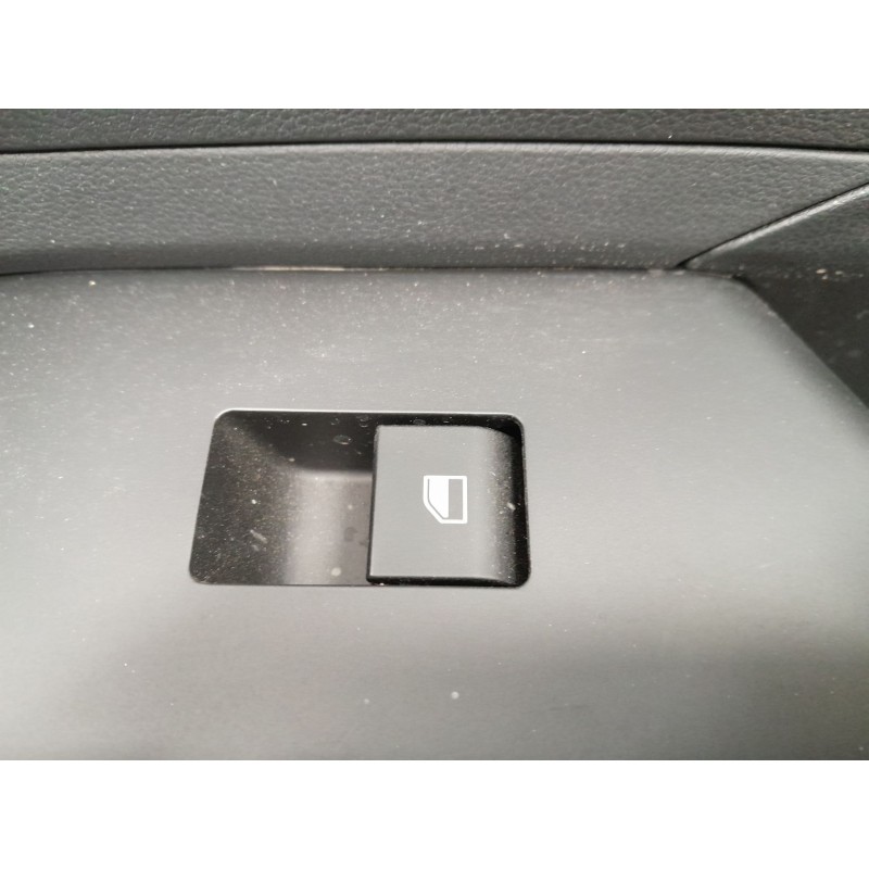 Recambio de mando elevalunas trasero derecho para hyundai kona 2 1.0 tgdi referencia OEM IAM   