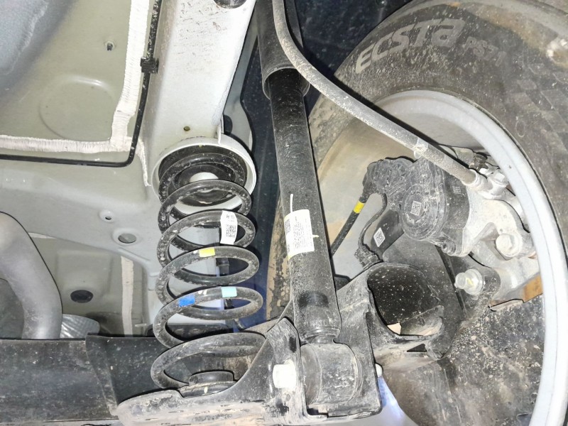 Recambio de amortiguador trasero derecho para hyundai kona 2 1.0 tgdi referencia OEM IAM B4055300BE400  