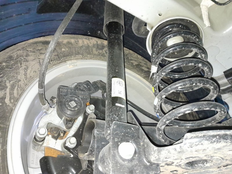 Recambio de amortiguador trasero izquierdo para hyundai kona 2 1.0 tgdi referencia OEM IAM B4055300BE400  