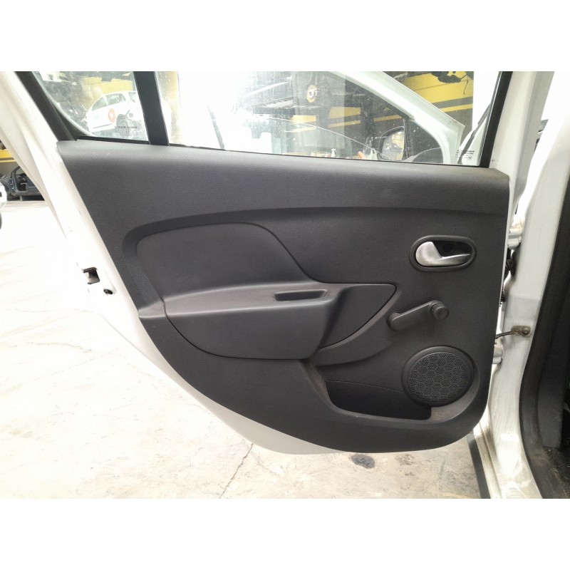 Recambio de guarnecido puerta trasera izquierda para dacia sandero stepway referencia OEM IAM   