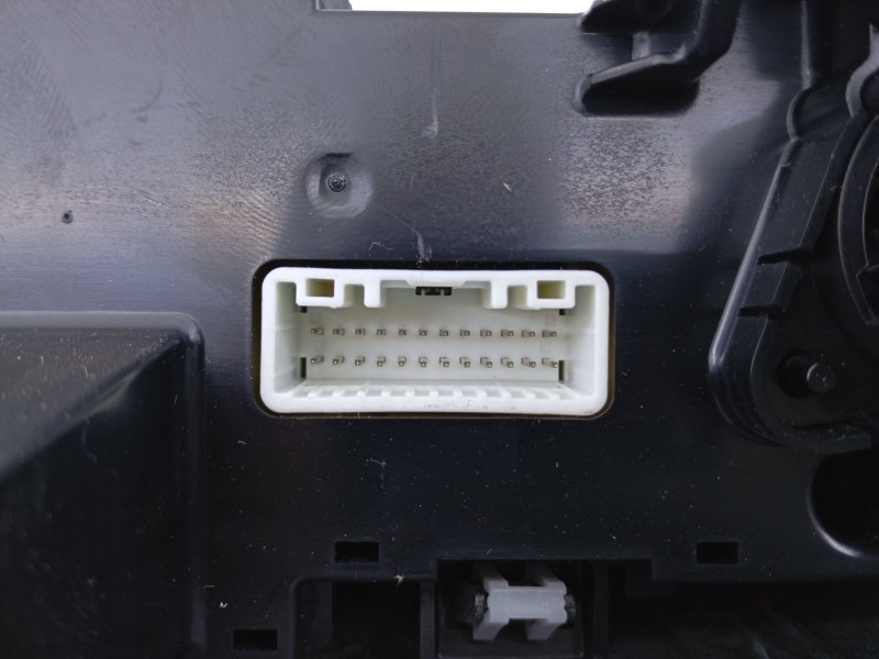 Recambio de mando climatizador para hyundai kona 2 1.0 tgdi referencia OEM IAM   