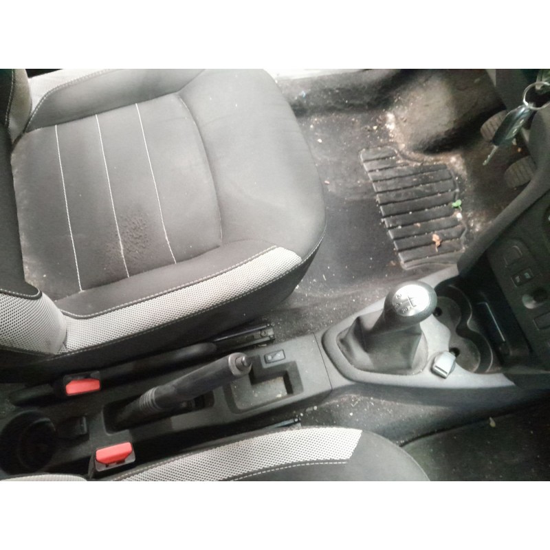 Recambio de consola central para dacia sandero stepway referencia OEM IAM   