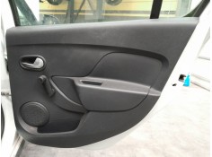 GUARNECIDO PUERTA TRASERA DERECHA 