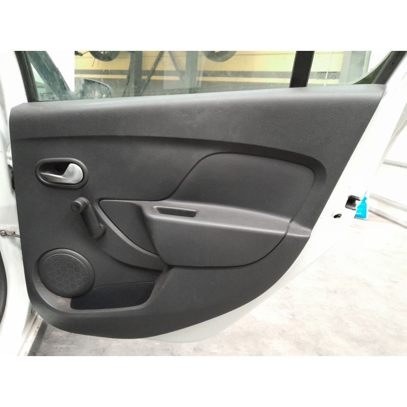 Recambio de guarnecido puerta trasera derecha para dacia sandero stepway referencia OEM IAM   