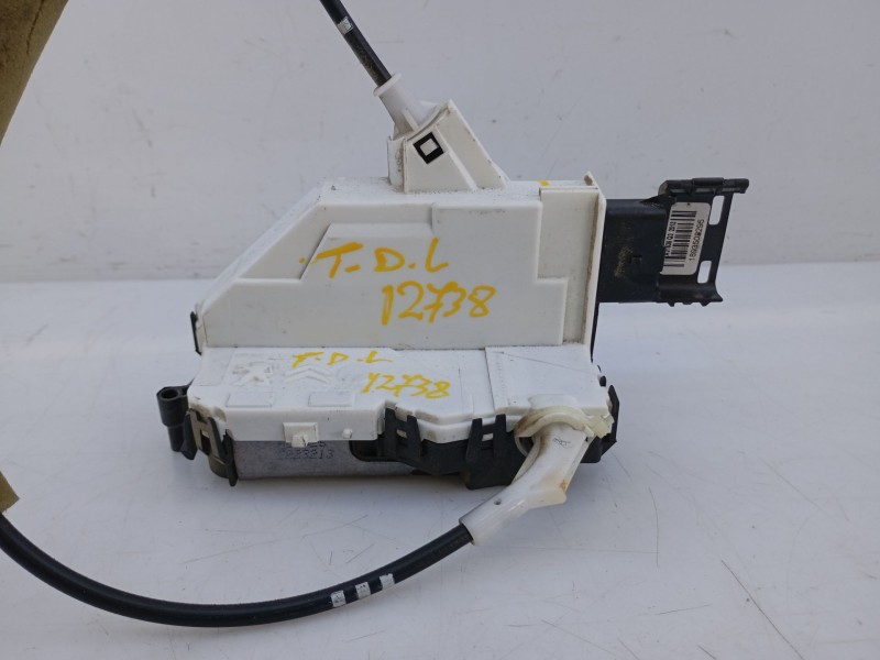 Recambio de cerradura puerta trasera derecha para peugeot partner kasten confort referencia OEM IAM 828414 1383A063718 