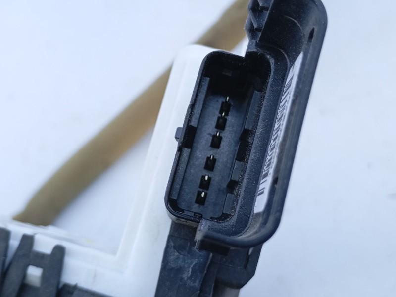 Recambio de cerradura puerta trasera derecha para peugeot partner kasten confort referencia OEM IAM 828414 1383A063718 