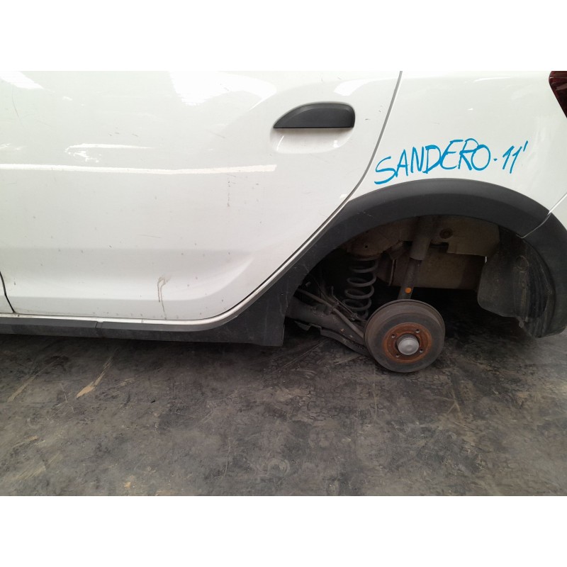 Recambio de aletin trasero izquierdo para dacia sandero stepway referencia OEM IAM   
