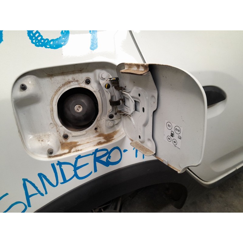 Recambio de tapa exterior combustible para dacia sandero stepway referencia OEM IAM   