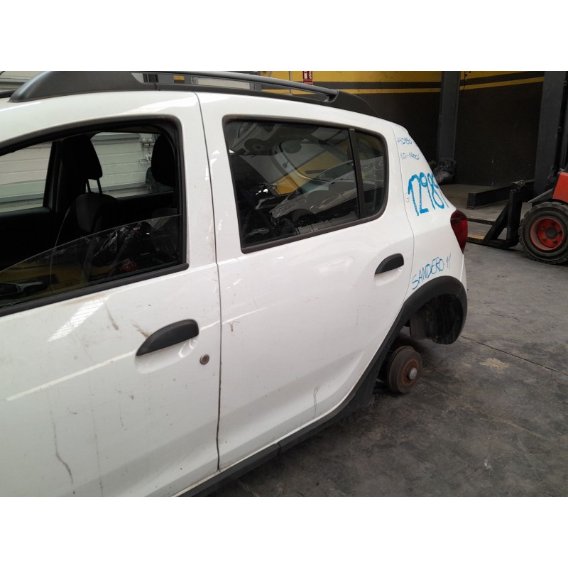 Recambio de puerta trasera izquierda para dacia sandero stepway referencia OEM IAM   