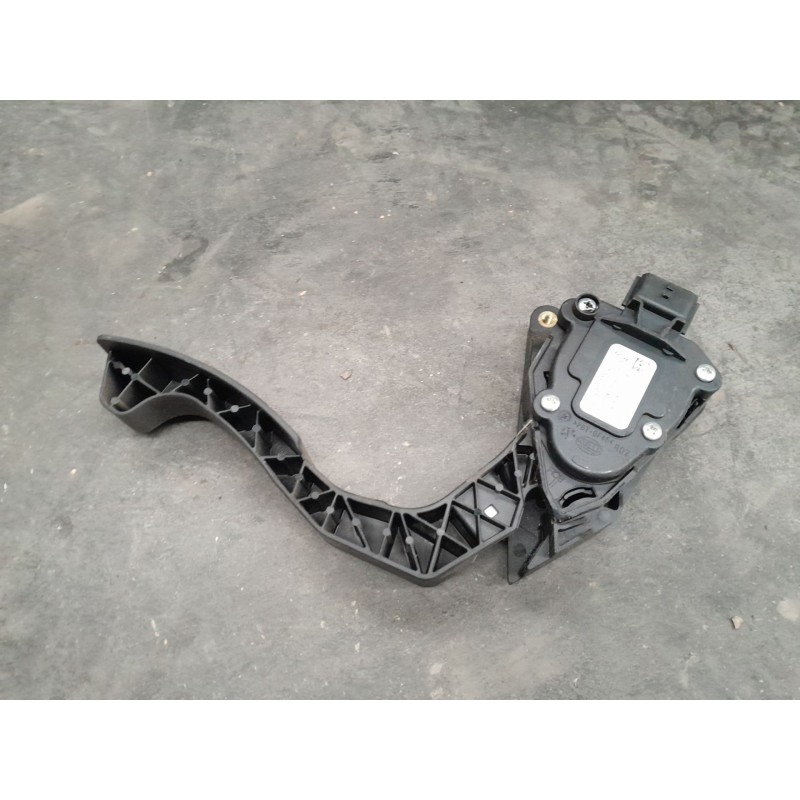 Recambio de pedal acelerador para dacia sandero stepway referencia OEM IAM 180022703R  