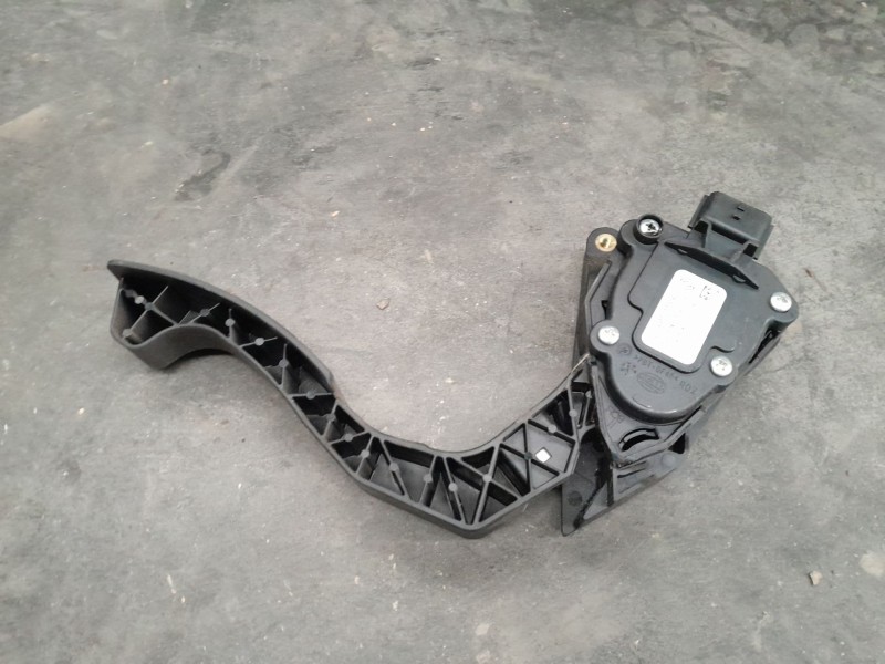 Recambio de pedal acelerador para dacia sandero stepway referencia OEM IAM 180022703R  