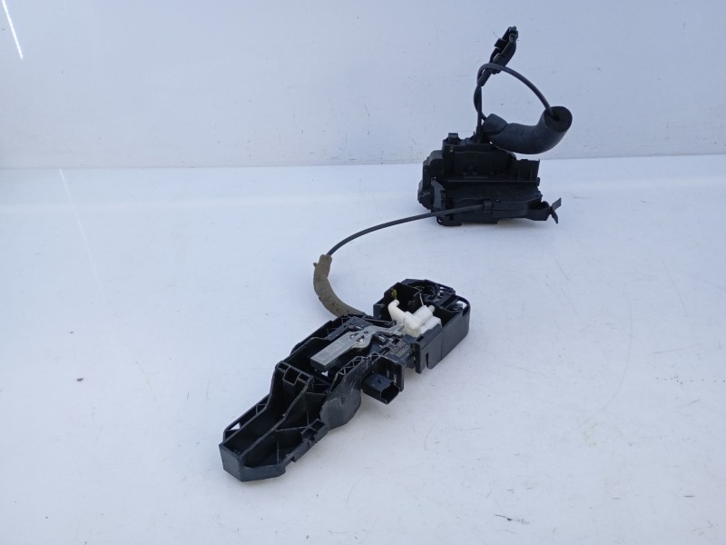 Recambio de cerradura puerta trasera derecha para renault megane iii sport tourer dynamique referencia OEM IAM   