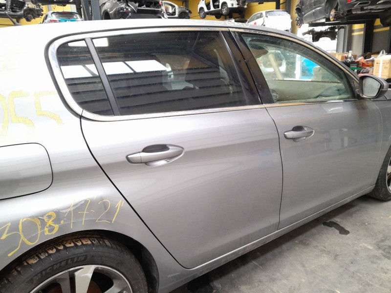 Recambio de puerta trasera derecha para peugeot 308 active bluehdi 130 referencia OEM IAM   
