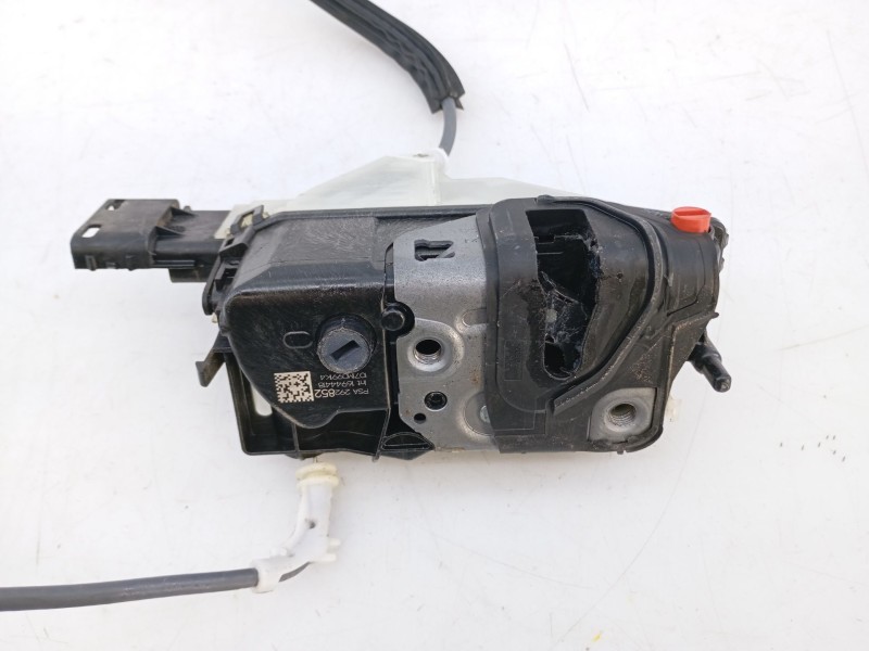 Recambio de cerradura puerta trasera derecha para opel corsa f cosmos referencia OEM IAM   