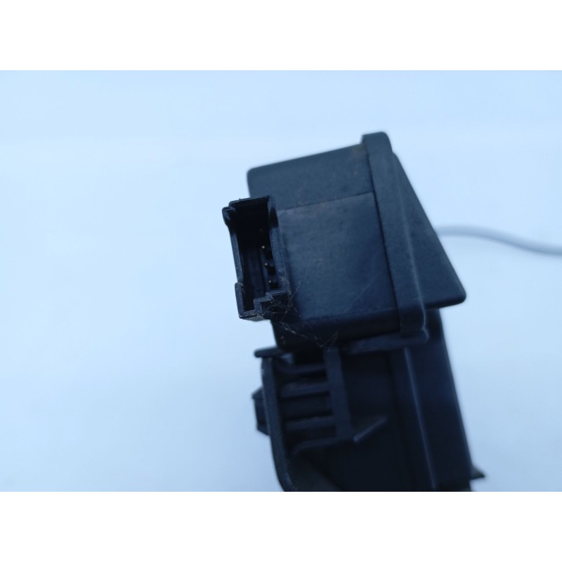 Recambio de cerradura maletero / porton para bmw serie 1 berlina (e81/e87) 118d referencia OEM IAM 8196401  