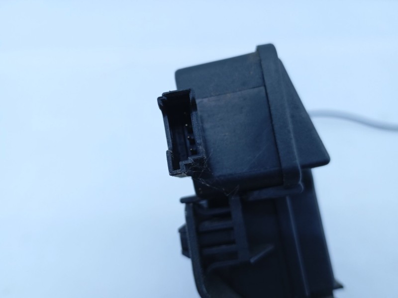 Recambio de cerradura maletero / porton para bmw serie 1 berlina (e81/e87) 118d referencia OEM IAM 8196401  