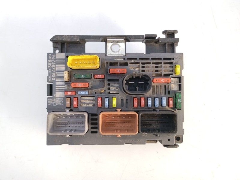 Recambio de caja reles / fusibles para peugeot 3008 active referencia OEM IAM 9675877980  