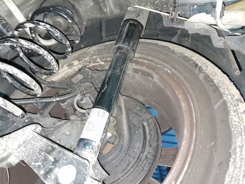 Recambio de amortiguador trasero derecho para seat leon style 1200 tsi referencia OEM IAM 5Q0512013ES  