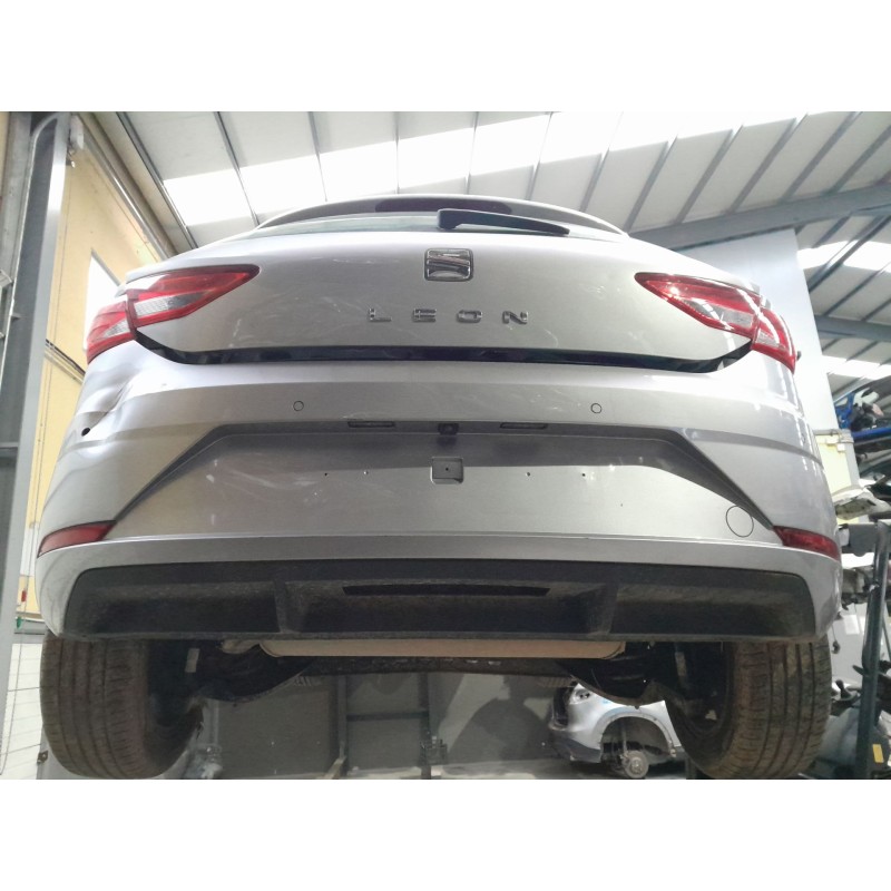 Recambio de paragolpes trasero para seat leon style 1200 tsi referencia OEM IAM   