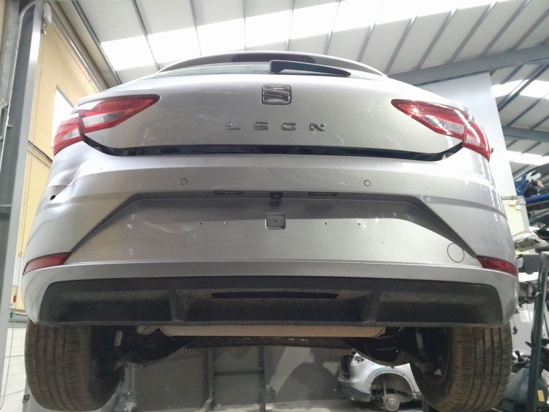 Recambio de paragolpes trasero para seat leon style 1200 tsi referencia OEM IAM   