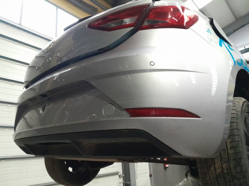 Recambio de paragolpes trasero para seat leon style 1200 tsi referencia OEM IAM   