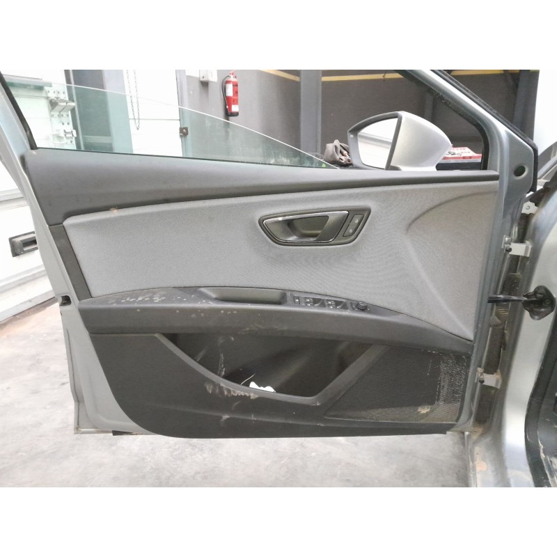 Recambio de guarnecido puerta delantera izquierda para seat leon style 1200 tsi referencia OEM IAM   