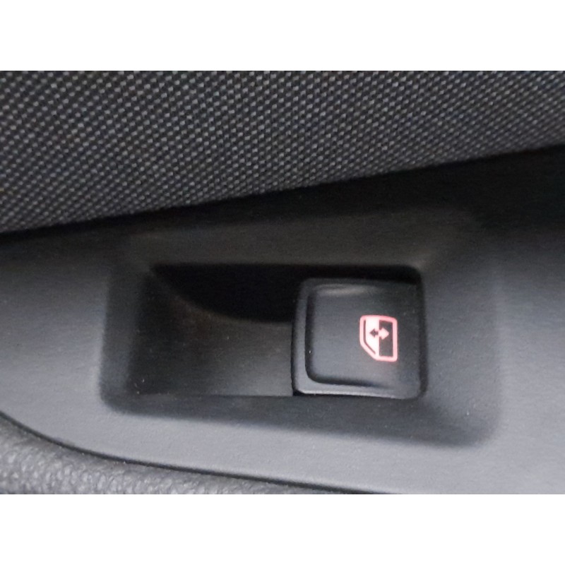 Recambio de mando elevalunas trasero derecho para seat leon style 1200 tsi referencia OEM IAM   
