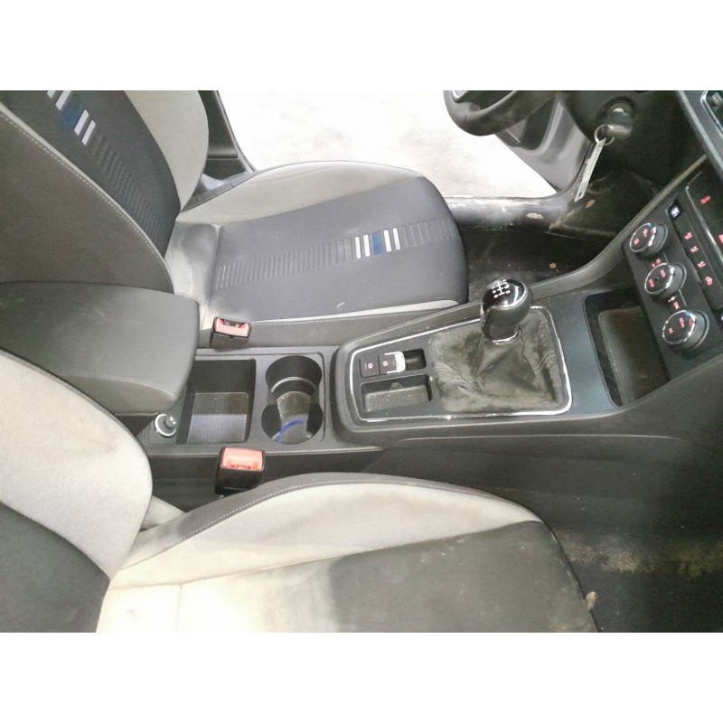 Recambio de consola central para seat leon style 1200 tsi referencia OEM IAM   