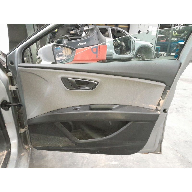 Recambio de guarnecido puerta delantera derecha para seat leon style 1200 tsi referencia OEM IAM   