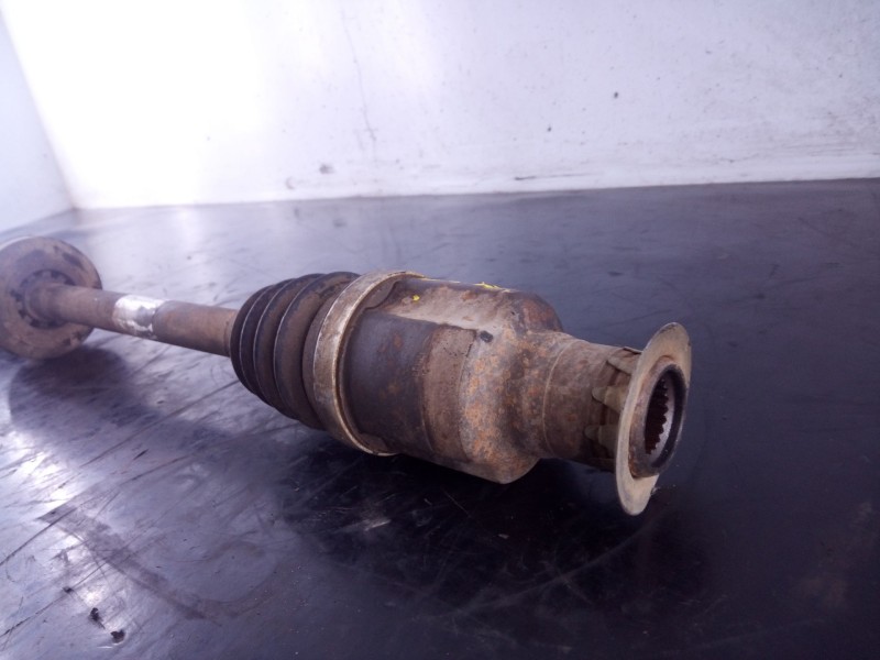 Recambio de transmision delantera derecha para dacia sandero laureate referencia OEM IAM 8201045819  