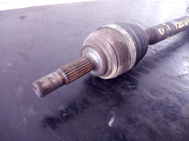 Recambio de transmision delantera izquierda para dacia sandero laureate referencia OEM IAM 8200985010  