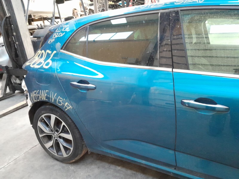 Recambio de puerta delantera derecha para renault megane iv berlina 5p 1.2 tce energy referencia OEM IAM   