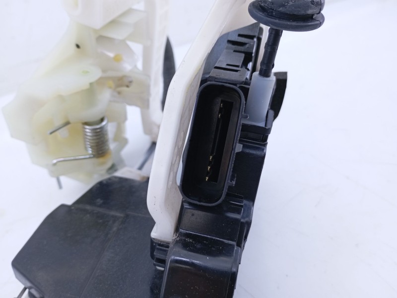 Recambio de cerradura puerta delantera derecha para kia carens ( ) drive referencia OEM IAM   