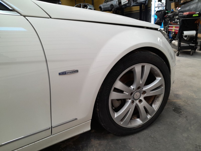 Recambio de aleta delantera derecha para mercedes clase c (w204) berlina c 200 cdi (204.007) referencia OEM IAM   