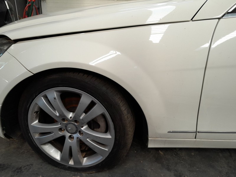 Recambio de aleta delantera izquierda para mercedes clase c (w204) berlina c 200 cdi (204.007) referencia OEM IAM   