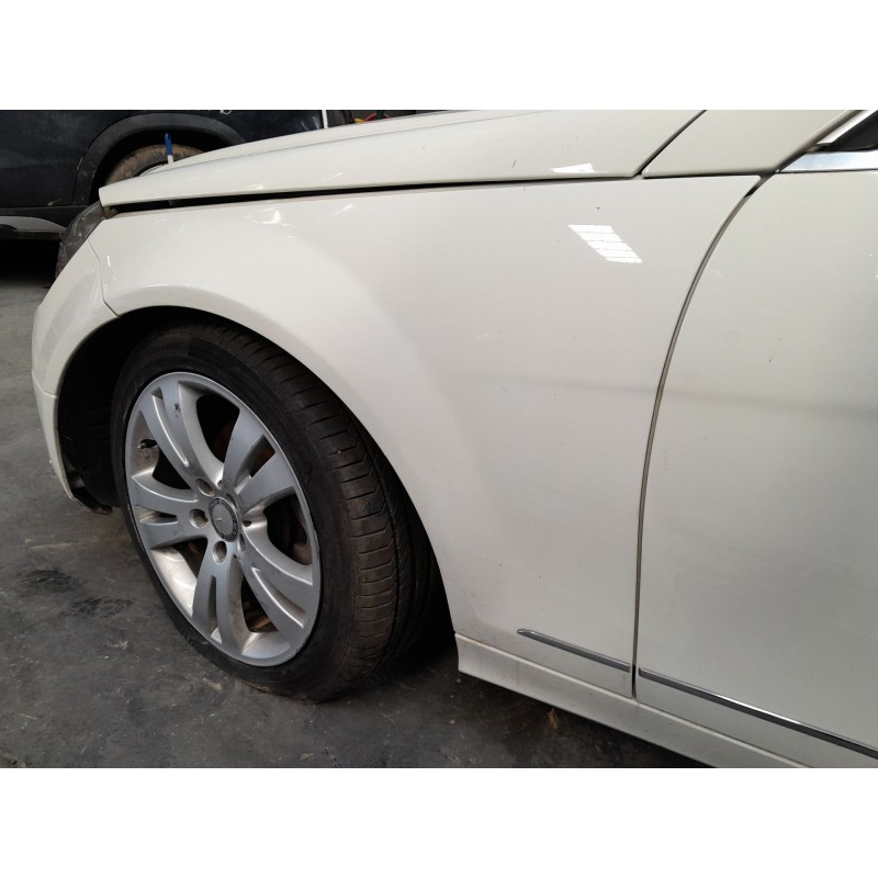 Recambio de aleta delantera izquierda para mercedes clase c (w204) berlina c 200 cdi (204.007) referencia OEM IAM   